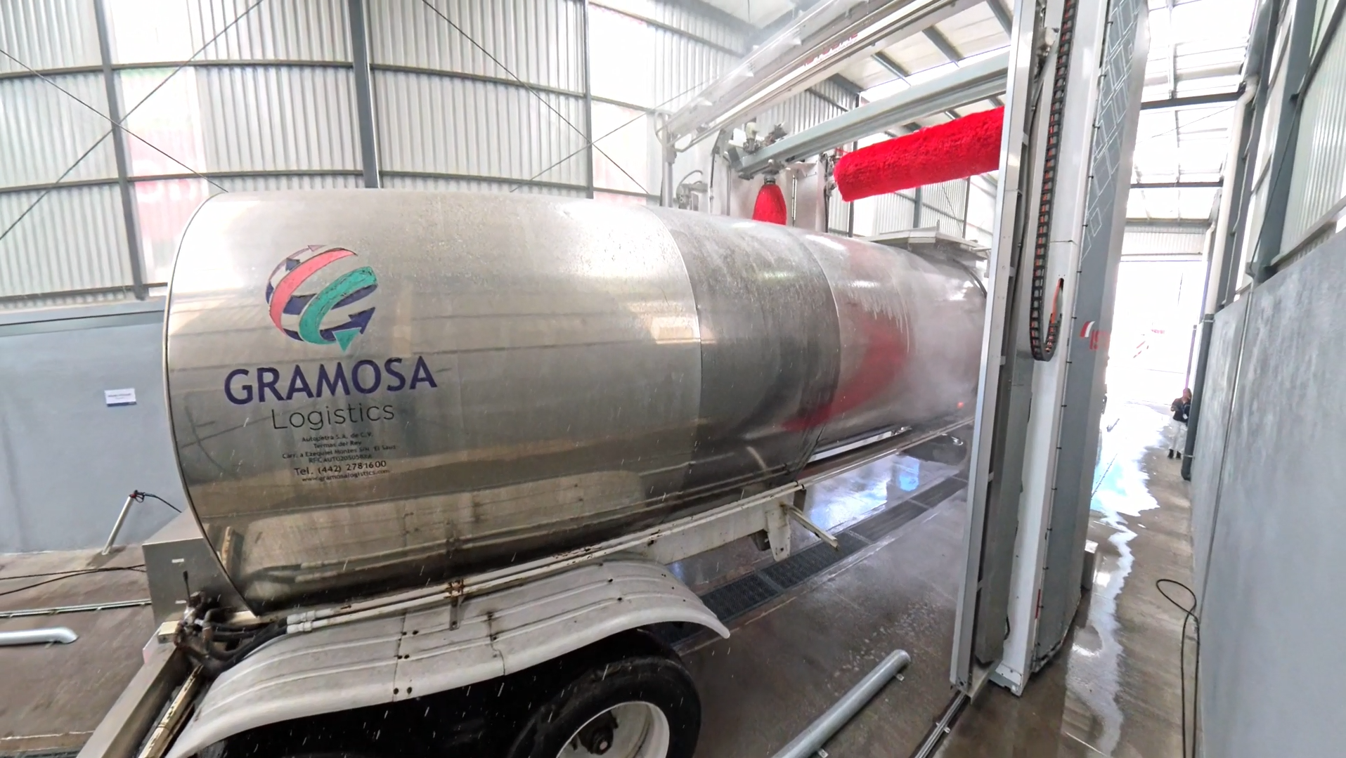 Gramosa Alimentos estrena negocio de lavado de camiones al público en Querétaro